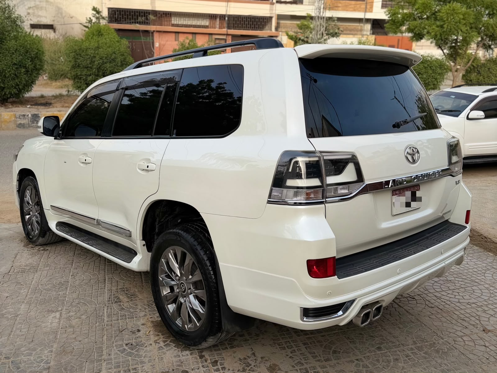Vehicle image 4