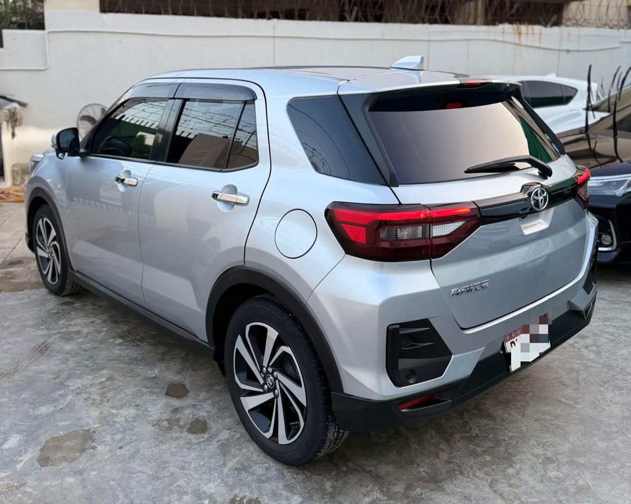 Vehicle image 4